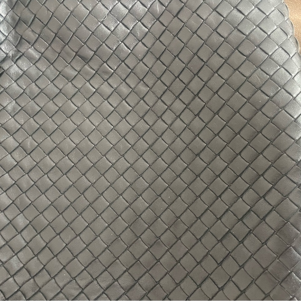 Bottega Veneta Medium Shoulder Bag Like New - Picture 9 of 12